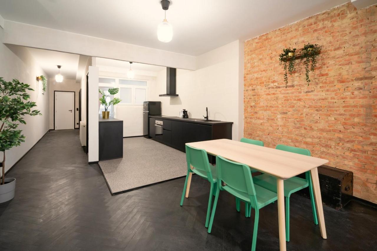 Charming And Spacious Center *