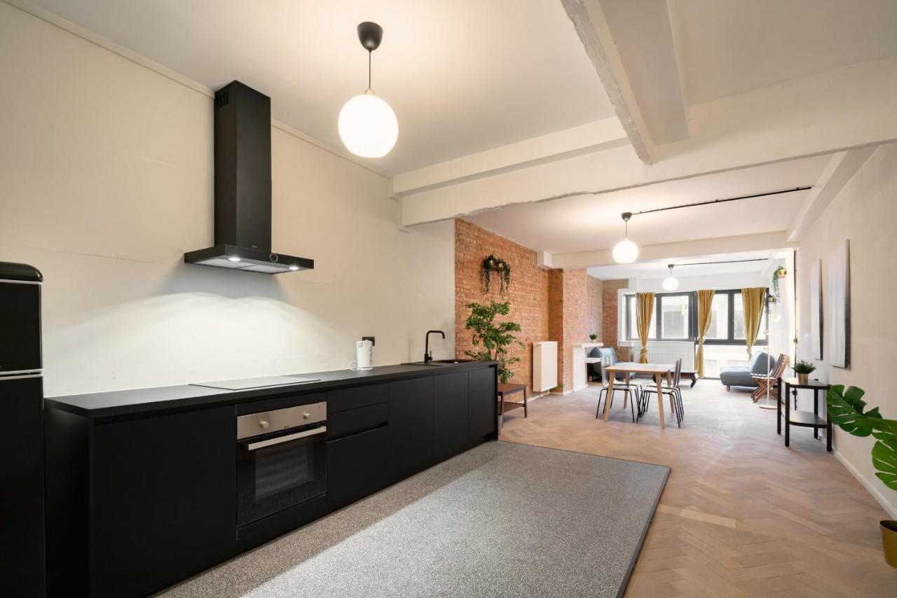 Charming And Spacious Center *